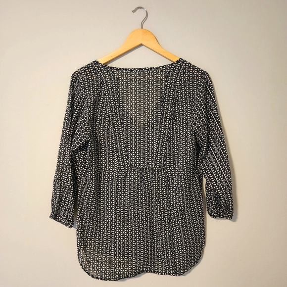 ✨2 for $5✨ Vince Camuto Black and White Patterned Peasant Blouse Size Small - Picture 5 of 8